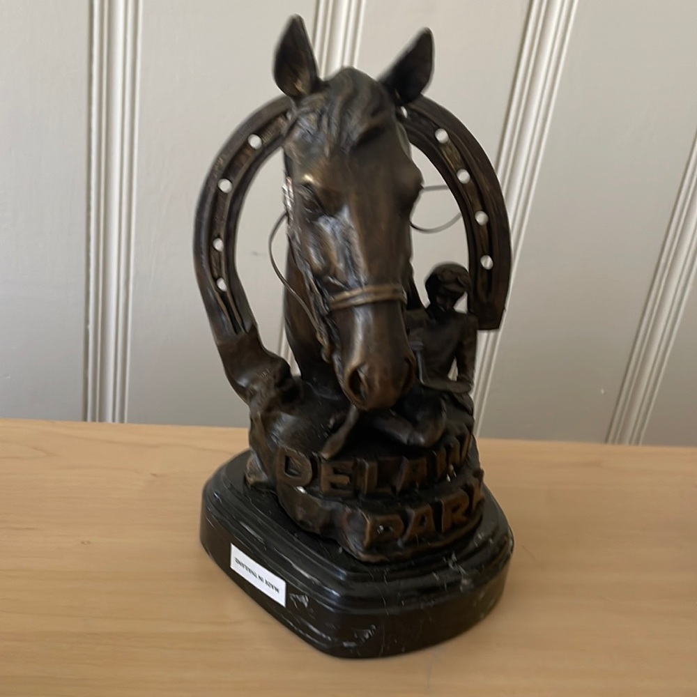 delaware park horse statue